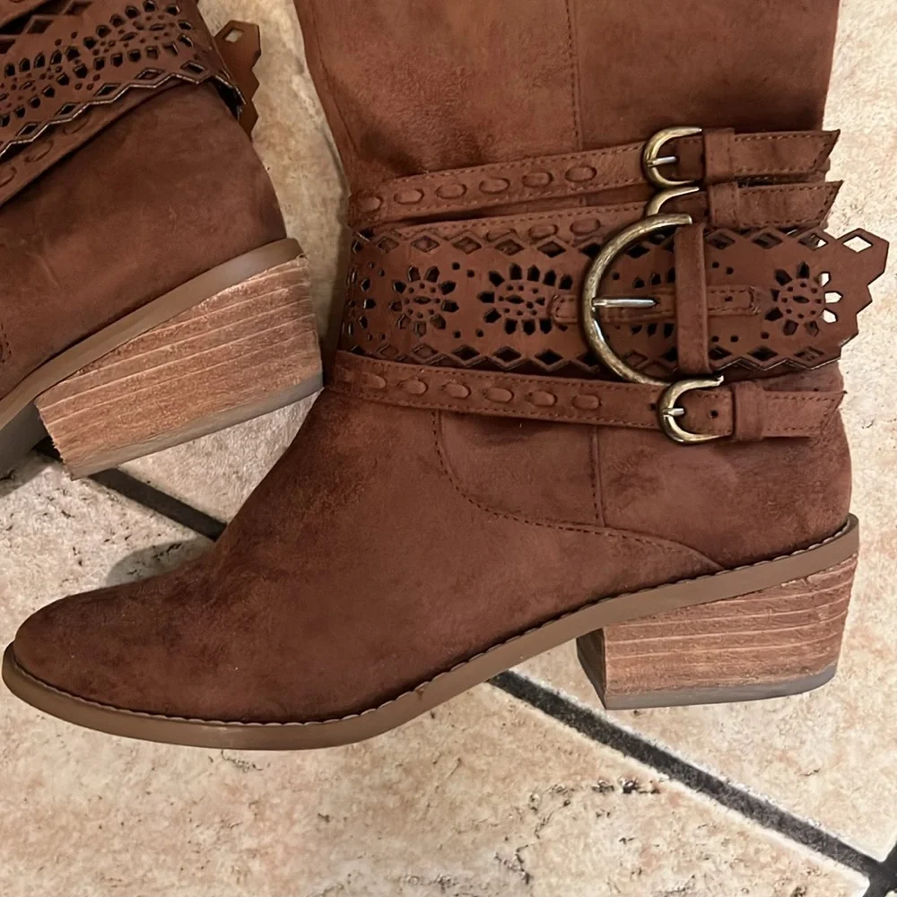 N/A boots worn